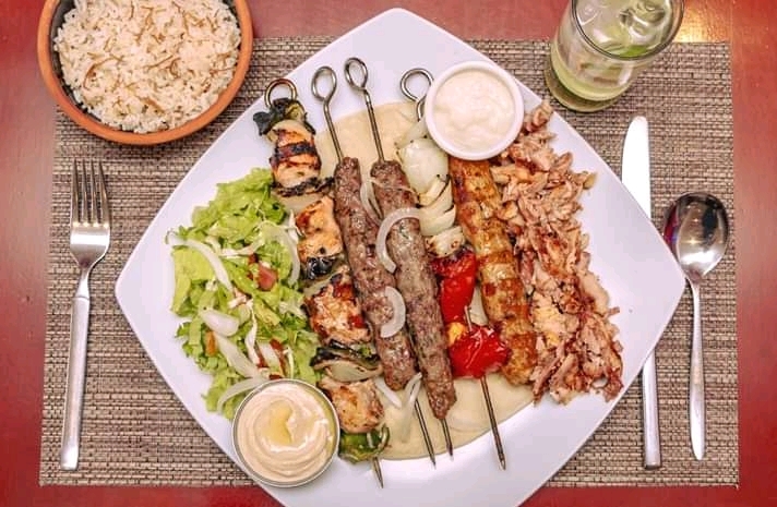 Comida libanesa de Beirut Shawarma disponible en AlaMesa. Fuente: Página de Facebook de AlaMesa