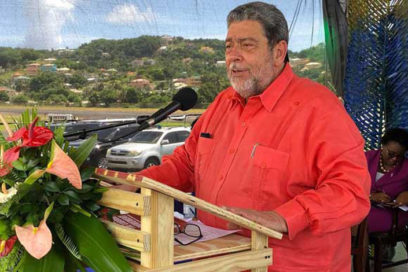 Felicita Díaz-Canel al reelecto Primer Ministro de San Vicente y las Granadinas