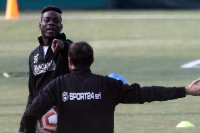 ¡Balotelli entrena con equipo de cuarta división!