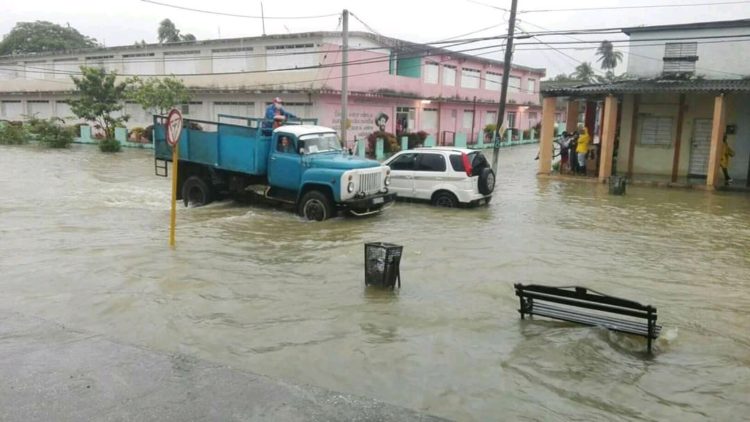 En el norteño municipio espirituano de Yaguajay se reportaron inundaciones tras el paso de la tormenta tropical Eta. Foto: Luis Francisco Jacomino
