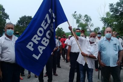 Laboratorio Farmacéutico Oriente recibe Bandera de Proeza Laboral