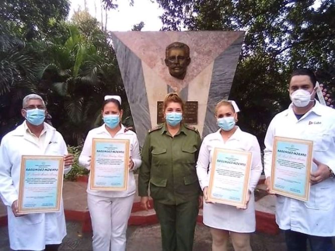En representación de todo Sancti Spíritus, se le rindió tributo al Mayor General Serafín Sánchez en el Paso de las Damas, sitio donde cayó en combate el insigne patriota hace 124 años. Foto: Orlandito Suárez