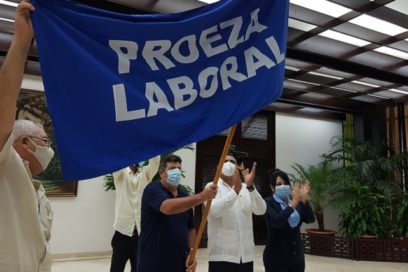 Reconocen a EMCOMED con Bandera de Proeza Laboral
