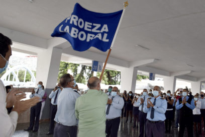 Bandera de Proeza Laboral a Ómnibus Nacionales (+ Fotos)