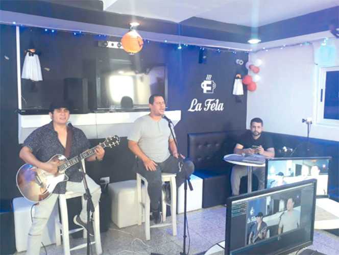 Entre los creadores que han recibido estos ataques, está el dúo Buena Fe que, como numerosos artistas, han realizado importantes acciones culturales comunitarias en tiempos de la pandemia. En su caso han mantenido una peña online que se ha transmitido en vivo en la edición digital de Trabajadores.
