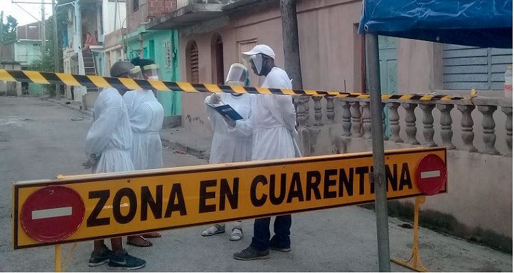 Personal de la salud pública y voluntarios de la comunidad se unen en otra lucha de valientes por la vida. Foto: Betty Beatón Ruiz