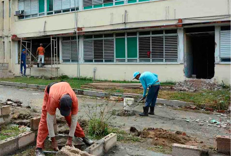 En predios del Policlínico de Especialidades Pediátricas se acondiciona un local para la construcción del laboratorio de biología molecular. Foto: Rodolfo Blanco Cué, ACN