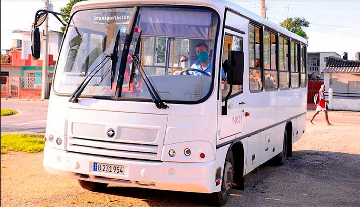 En todos los medios de transporte se aplican las medidas de bioseguridad desde este lunes día 16 que se restablece la prestación masiva de este servicio en Ciego de Ávila. Foto: Alejandro García Sánchez