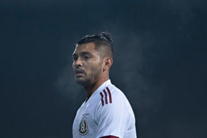 Tecatito Corona es duda con México