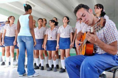 AL PAN, PAN: Instruir para las artes