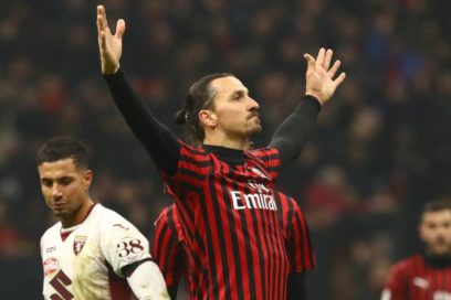El Milán gana en Nápoles diez años después