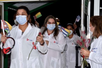 Regresa a Cuba brigada médica que enfrentó la COVID-19 en Guinea Bissau