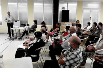 Labiofam Granma efectuó taller de productos para uso veterinario