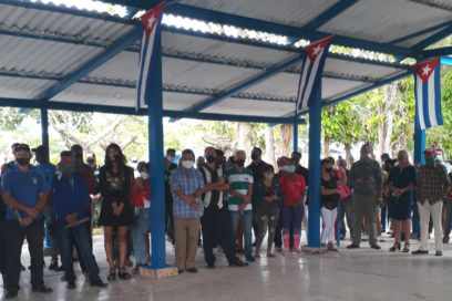 Firme decisión de textileros villaclareños de defender la Revolución