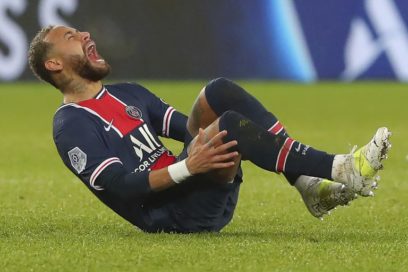 Neymar sufre esguince de tobillo y estará fuera tres semanas