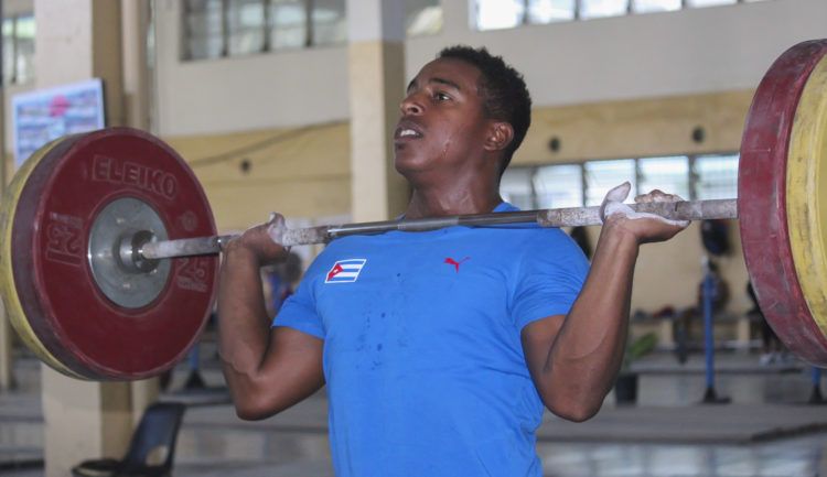 Las pesas cubanas terminan el año con 46 medallas en torneos virtuales. Foto: Isabel Aguilera Aguiar