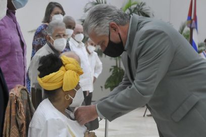 Resalta Díaz-Canel esfuerzo de trabajadores distinguidos en Cuba