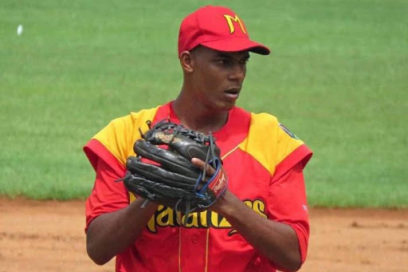 Out 27: Renner Rivero: El pítcher debería batear