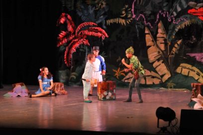 Arriba a los 15 compañía cienfueguera Abracadabra