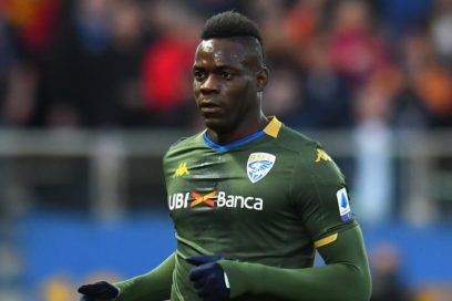 Destrozan el auto de Balotelli y el jugador estalla