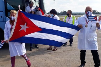 Díaz-Canel a médicos cubanos que llegan de Perú: «Bienvenidos a la Patria»