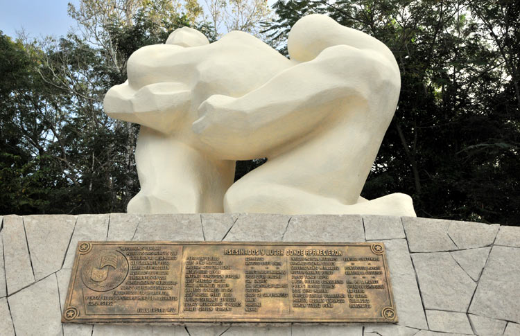 Monumento erigido en Holguín, memoria de los mártires de las Pascuas Sangrientas. Foto: Elder Leyva/Juventud Rebelde