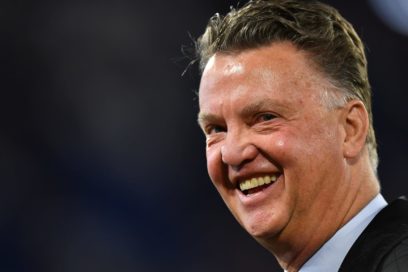 Van Gaal cree que Van de Beek debería irse del United