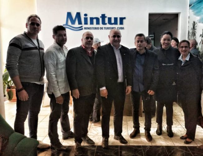 Directiva nacional de la Asociación de Sommeliers de Cuba. De izquierda a derecha Roberto Álvarez, Rafael Cruz, Alejandro Herrera, Edel Cervantes, Juan Jesús Machín, Daylín López Aguilar y María del Carmen Hernández Ruiz.