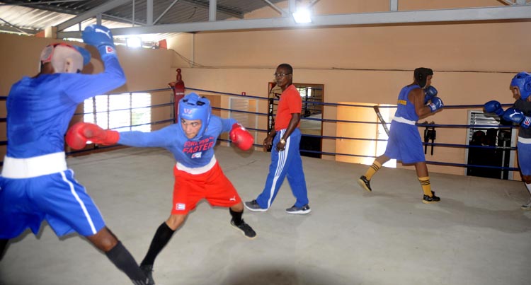 Las jóvenes promesas de la Academia Provincial de Boxeo en Cienfuegos. Foto: José Raúl Rodríguez Robleda