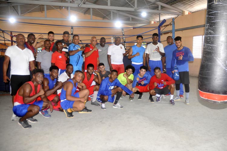 Todo el colectivo de entrenadores y atletas de la Academia Provincial de Boxeo en Cienfuegos. Foto: José Raúl Rodríguez Robleda