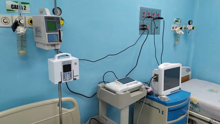 En las salas de terapia intensiva. Foto: José Alfredo Rodríguez