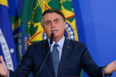 Bolsonaro veta presupuesto para enfrentar situación sanitaria y aumenta el militar