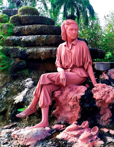 Escultura de Celia en el parque central de Media Luna, localidad donde nació la heroína. Foto: Iván Suárez Acosta