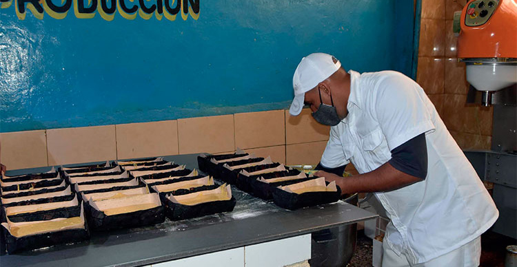El panqué con el empleo de calabaza no solo es más económico, sino también más saludable al reducir el contenido de harina en este producto. Foto: Pedro Paredes Hernández