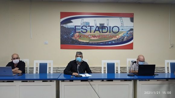 Conferencia de prensa en el estadio Latinoamericano. Foto: Ismael Francisco.