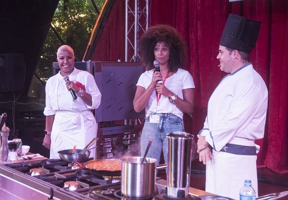 Show Cooking protagonizado por el cocinero español Miguel Ángel Jiménez, la cantante cubana Haila María Mompié y la subcampeona del Master Chef Ketty Fresneda, durante IX Seminario Gastronómico Internacional Excelencias Gourmet. Foto: Cortesía del entrevistado