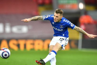 Digne estará en el Everton hasta el 2025.