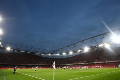 La Premier podrá tener diez mil aficionados en los estadios.