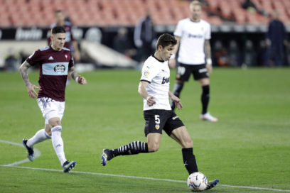 Valencia gana 2-0 al Celta en el descuento.