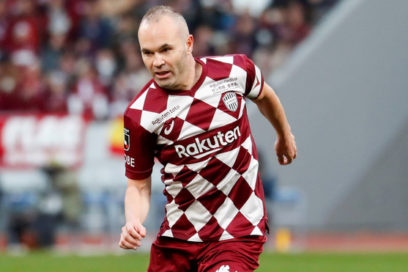 Iniesta, a sus 36 años, trabaja sin descanso para regresar al terreno.