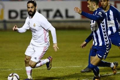 Isco es baja para el partido contra el Huesca por molestias en la espalda.