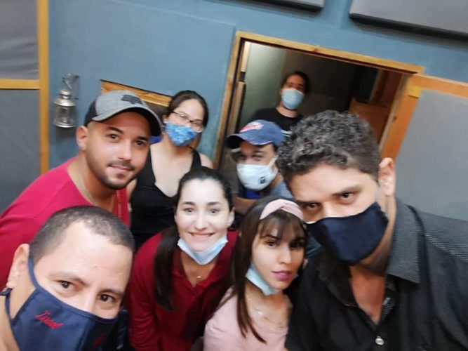Buena Fe junto a los realizadores y artistas del video clip Quien soy yo.