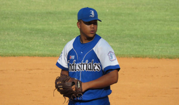 Brian Chi llevó al quinto partido a Industriales. Foto: Tomado de la Revista Play-off