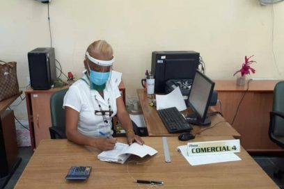 Donativo de caretas protectoras llega a Banco de Santiago de Cuba