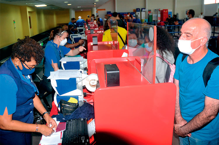 El Aeropuerto Internacional José Martí registró el pasado año un movimiento de 1 millón 679 mil 121 pasajeros nacionales e internacionales, al margen del cierre que tuvo. Foto: José Raúl Rodríguez Robleda