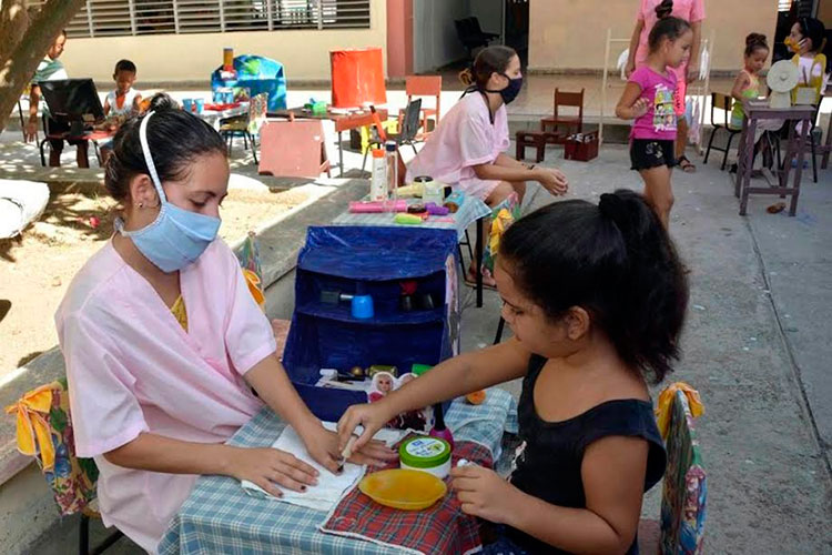 El funcionamiento de los círculos infantiles resulta esencial para que las madres u otros familiares puedan reincorporarse al trabajo. Foto: Modesto Gutiérrez/ACN