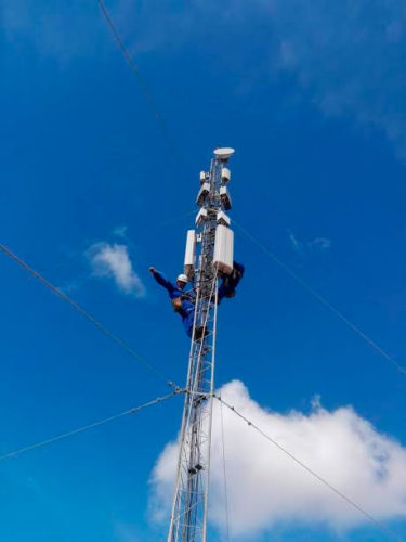 El incremento de de los portadores de la tecnología LTE en los municipios de Bayamo y Manzanillo para mejorar la navegación en Internet, fue parte del desempeño de los trabajadores de ETECSA en Granma. Foto: ETECSA Granma, sitio digital