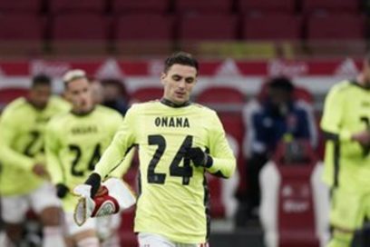 Los jugadores del Ajax muestran su apoyo al sancionado Onana.