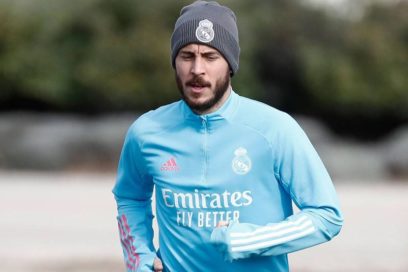 Hazard ya entrena con balón.