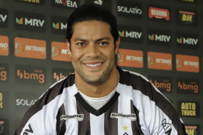 Hulk es presentado por el Atlético Mineiro.